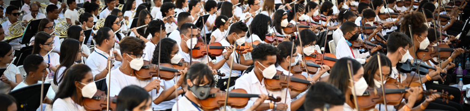 largest group of people playing violin
